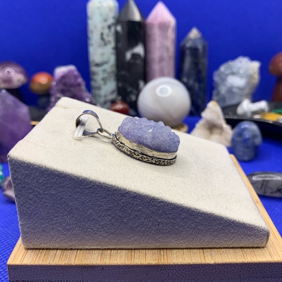 Small Lavender Quartz Crystal Druzy Pendant! .925 Sterling Silver Plated. - Picture 8 of 11